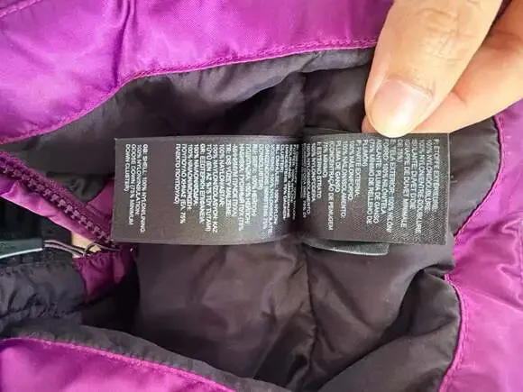 The North Face Women's Metallic Purple 550 Down Quilted Puffer Vest Size Medium - Picture 8 of 8